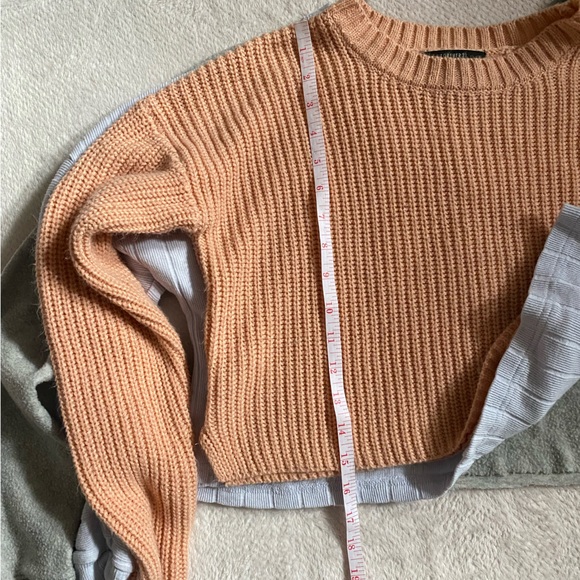 Bundle of cropped sweaters - Picture 3 of 3